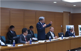 県民会議で意見を述べる蒲島知事の写真