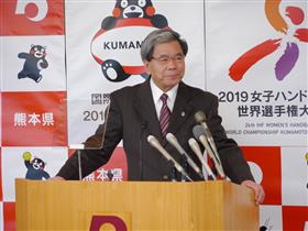 320会見6
