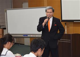 「夢」講話を行う蒲島知事の画像