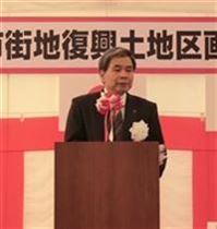着工式で挨拶を行う蒲島知事