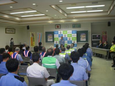 秋の全国交通安全運動出発式の様子です。