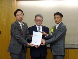 冨樫総務副大臣