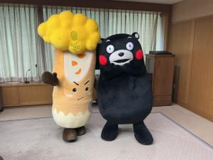 ちくわサラ太とくまモン