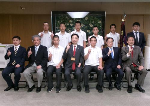 九州学院中学校剣道部が知事を表敬訪問
