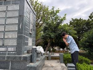 知事火乃国之塔参拝の様子