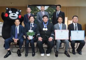 アマチュア相撲の世界ジュニア選手権で優勝した尾川蓮太選手による知事表敬訪問