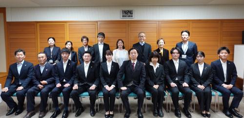 木村知事、海外協力隊等による記念写真