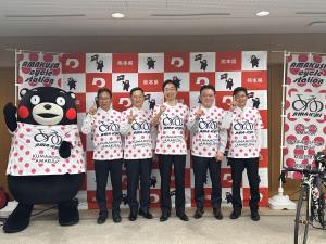 あまいちポーズ（写真左から　末松宇城市長　馬場天草市長　木村熊本県知事　堀江上天草市長　山﨑苓北町長）