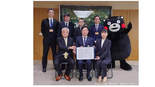 「熊本県建築物木材利用促進協定締結式」出席者集合写真