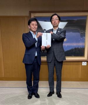 寄附金目録の贈呈
