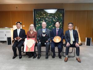 木村知事、モンタナ州知事訪問団との記念写真